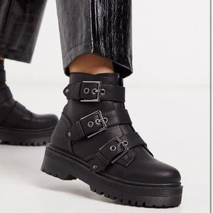 Qupid chunky buckle boot